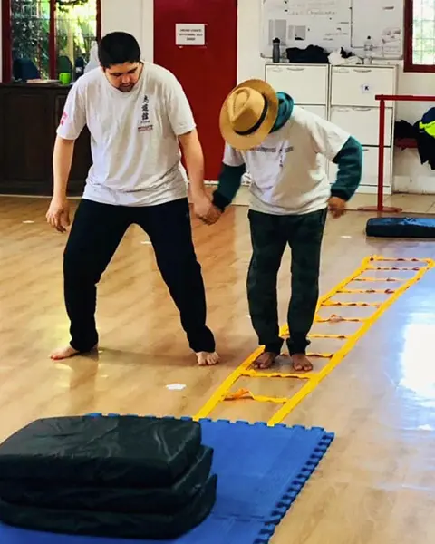 Grupo de personas trabajando en equipo